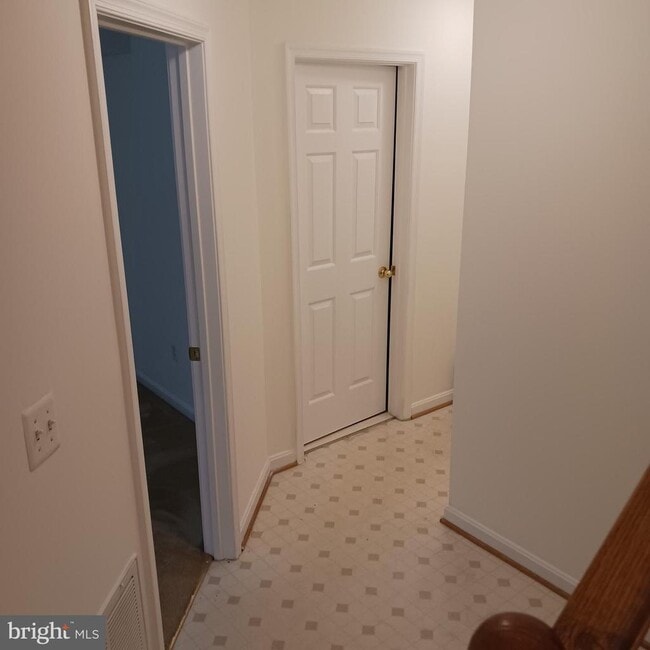 Building Photo - 2125 Hideaway Ct