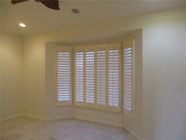 Building Photo - 2902 Desert Vista Dr