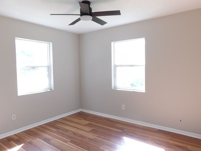 Building Photo - REMODELED INSIDE 3 Bedroom, 1 Bath, 1 car ...