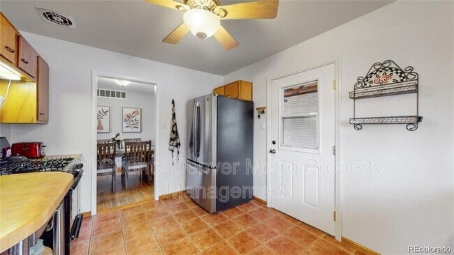 Building Photo - 12098 W Virginia Dr