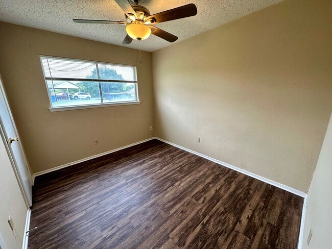 Building Photo - G 201-203 Gruver Circle