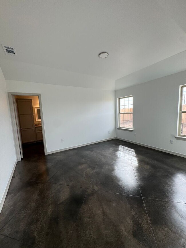 Building Photo - Located in the Glendale Area!!! New Build ...