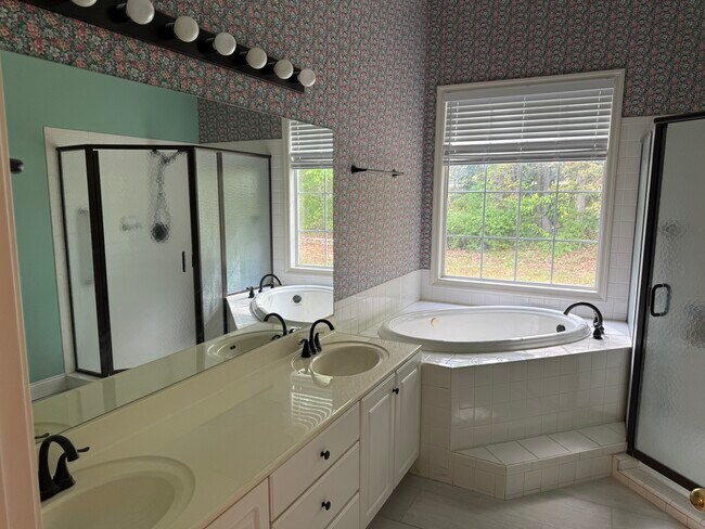 Building Photo - West Lane