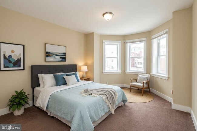 Building Photo - 2310 N Park Ave