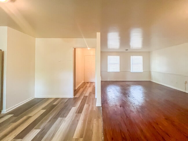 Building Photo - 5207 Cheshire Dr