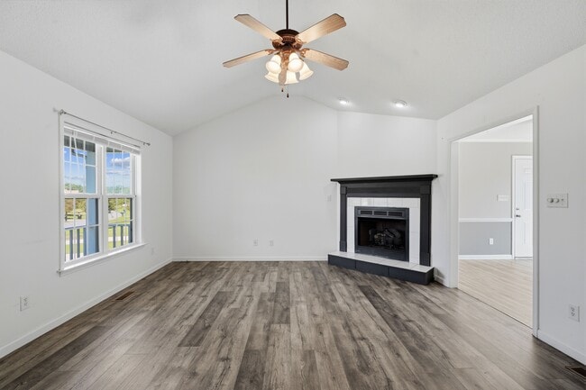 Building Photo - 202 Starcrest Dr