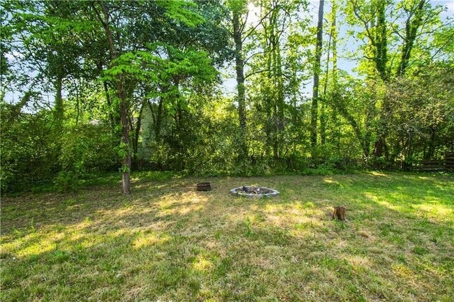 Building Photo - 3950 Lookout Point Dr