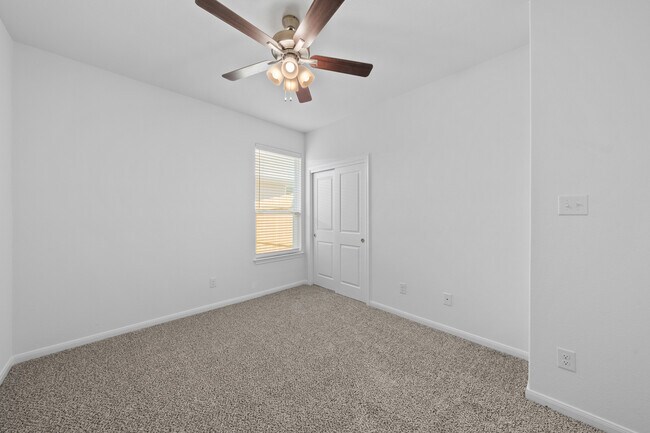 Building Photo - 619 Killam Dr