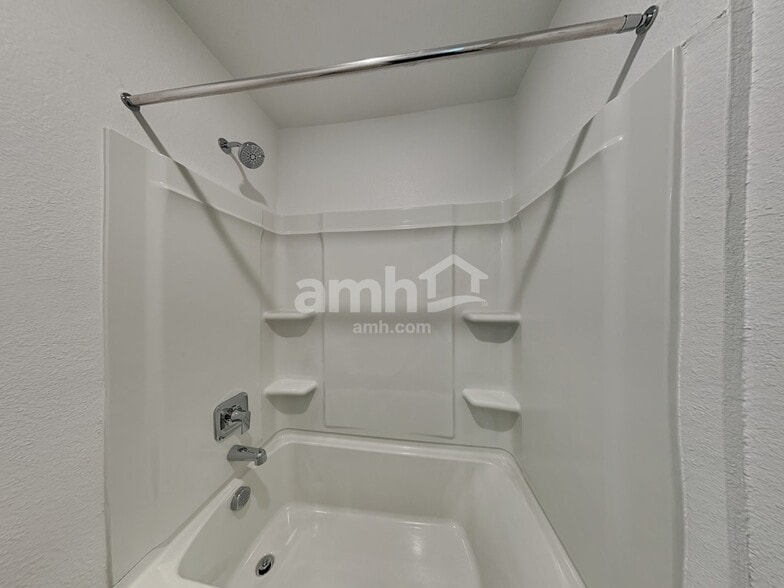 Building Photo - 6621 S 42nd Ln