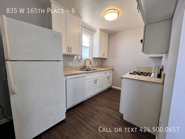 Building Photo - 835 W 165th Pl