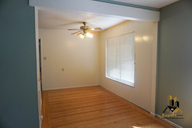 Building Photo - 7479 Skycrest Ct