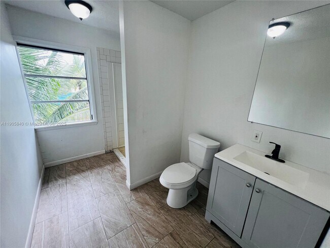 Building Photo - 2655 SE Carroll St