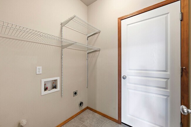 Building Photo - Vaulted Ceilings, A/C & Fully Fenced Yard – Beautiful 3-Bedroom Olympia Home!