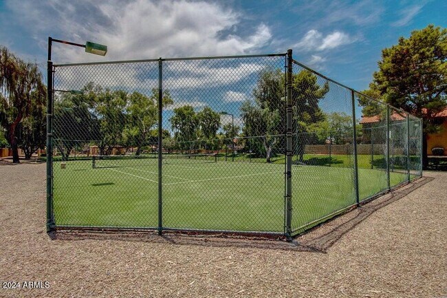 Building Photo - 8817 E Dahlia Dr