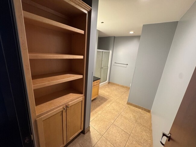 Building Photo - Beautiful Loft in Downtown Springfield
