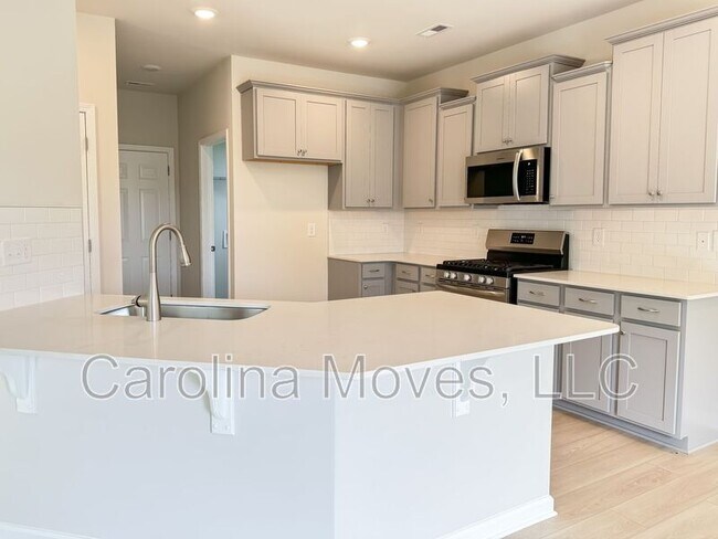 Building Photo - 19 Fennec Dr