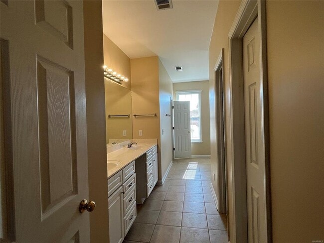 Building Photo - 8951 Alderwood Way