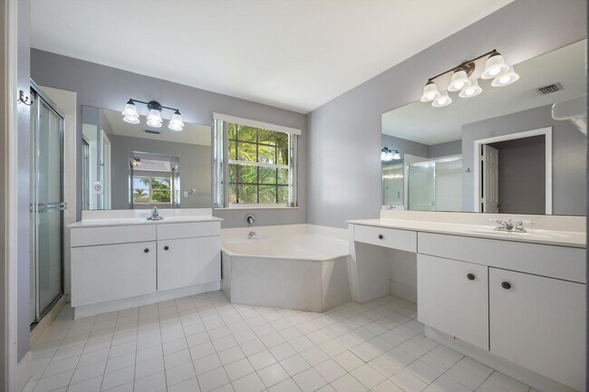 Building Photo - 3578 Chesapeake Cir
