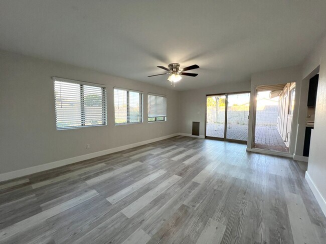 Building Photo - REMODELED 3 BEDROOM PLUS BONUS ROOM/BEDROOM. GREAT BACKYARD
