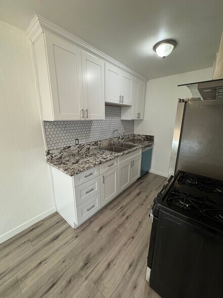 Kitchen - 12329 Oxnard St