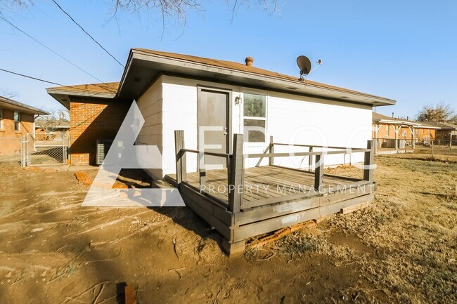 Building Photo - 742 Highland Pkwy