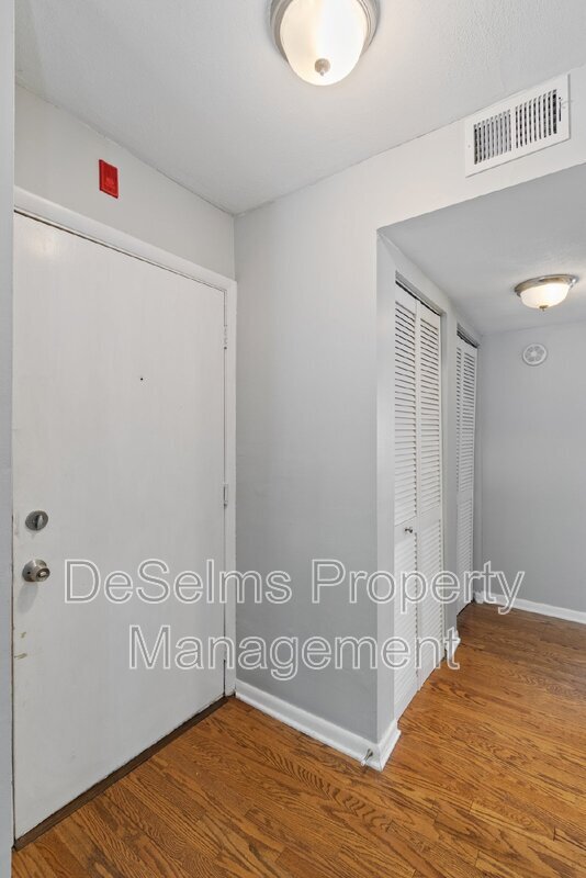Building Photo - 207 Summit Ridge Dr