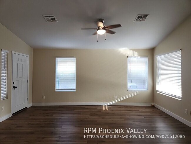 Building Photo - 2533 N Silverado-