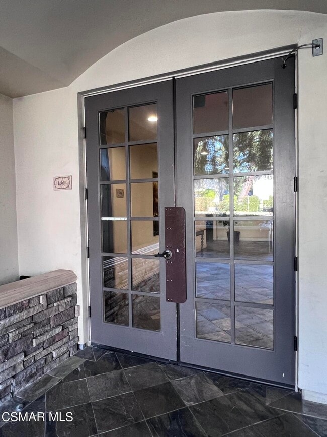 Building Photo - 14242 Burbank Blvd