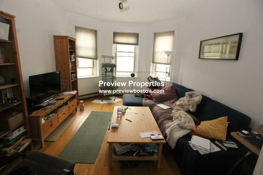 Building Photo - 15 Colborne Rd
