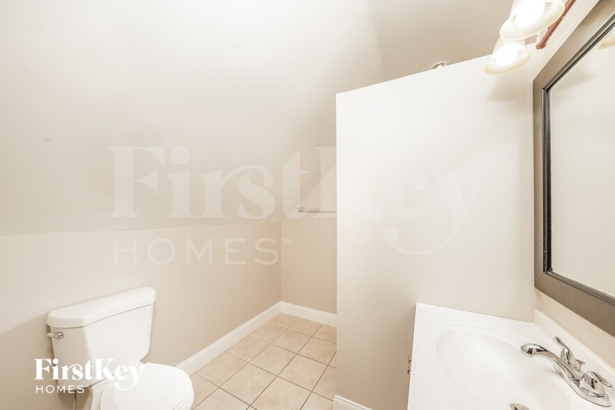 Building Photo - 5227 Adams Rd