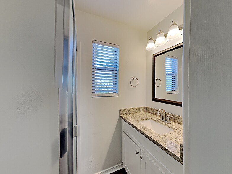 Building Photo - 2865 N Silver Island Way