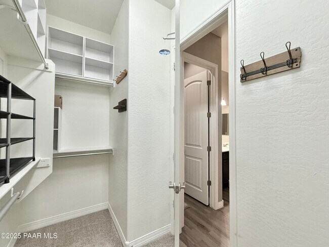 Building Photo - 5768 N Thornberry Dr
