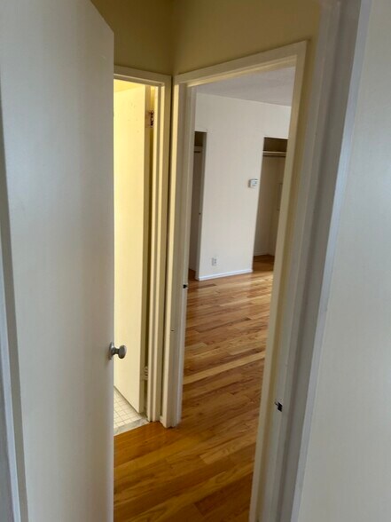 Building Photo - 77 Pond Ave