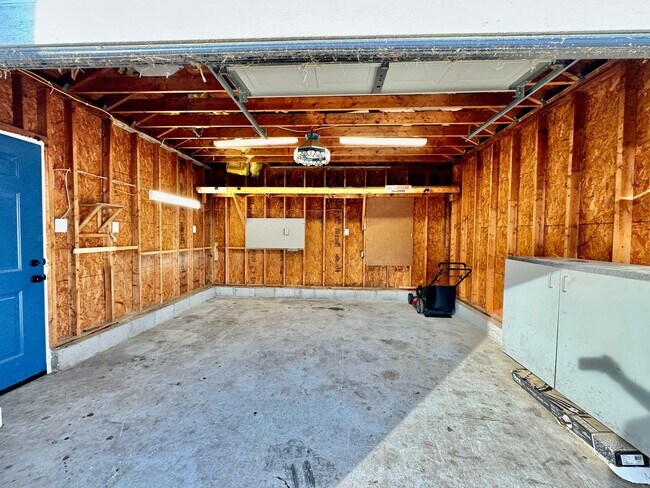 Building Photo - Fully-Updated 1st-Time Rental! Ready NOW! Pet Friendly w/Large, Detached Garage Workshop!