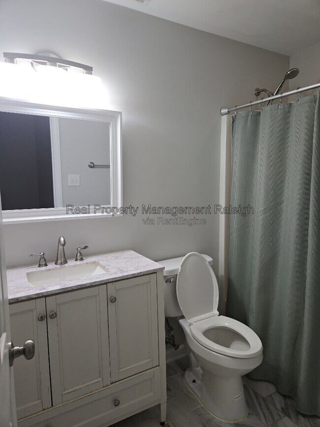 Building Photo - 8500 Clivedon Dr