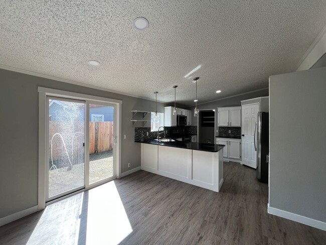 Building Photo - Spacious Thurston Home