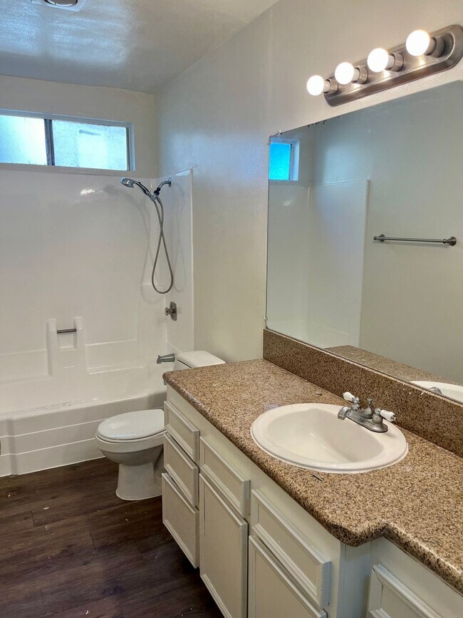 Building Photo - Remodeled 3 Bed/ 2 Bath Clairemont Mesa