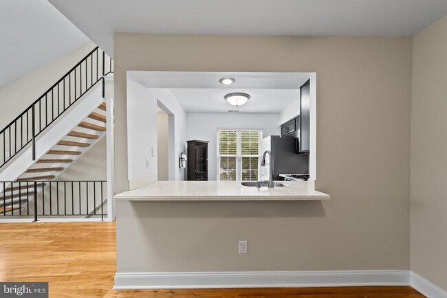 Building Photo - 722 Sedgewick Ct