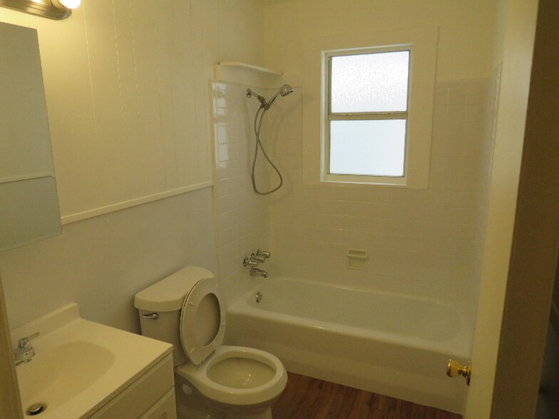 Building Photo - 419 Anton Dr