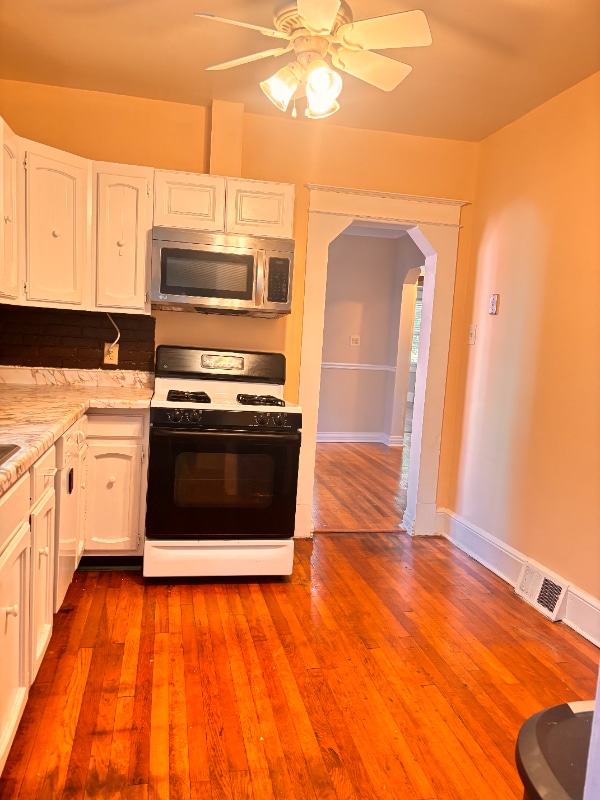 Building Photo - 748 Thayer Ave