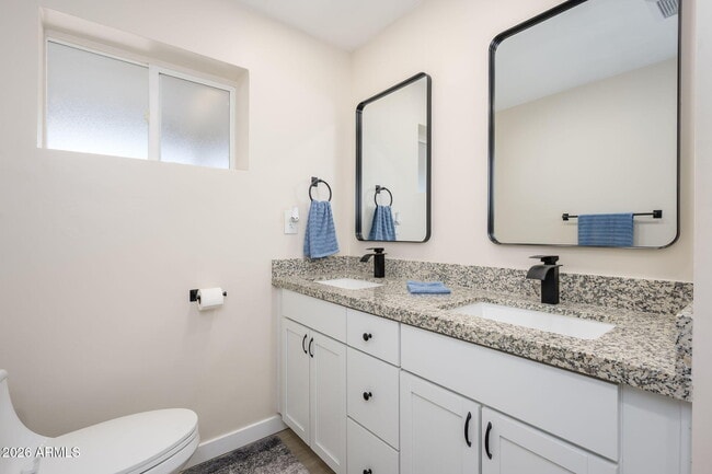 Building Photo - 903 W Missouri Ave