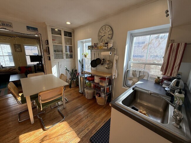 Building Photo - 21 Moon St