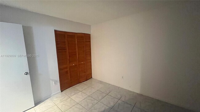 Building Photo - 851 NE 207th Ln