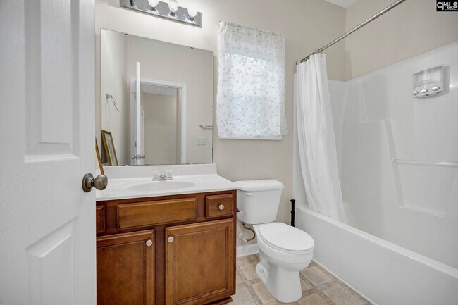Building Photo - 109 Cotoneaster Dr