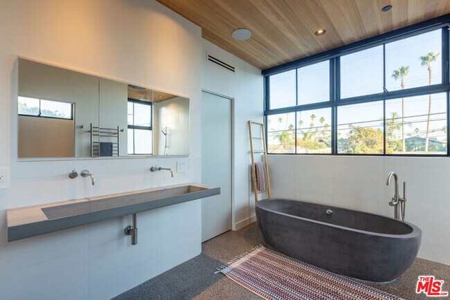 Building Photo - 746 Marco Pl