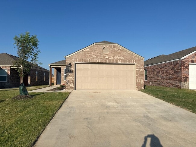 Building Photo - *Pre-leasing* Three Bedroom | Two Bath Home in Barberry Court