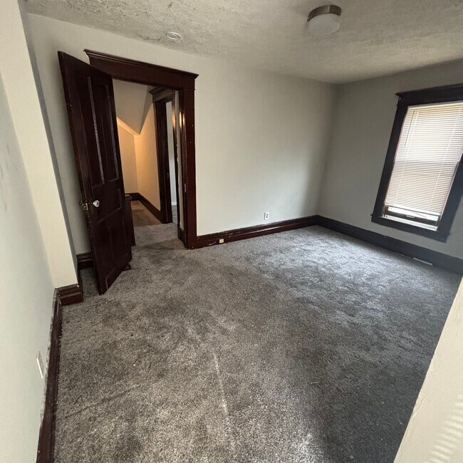 Building Photo - 219 N Magnolia Ave