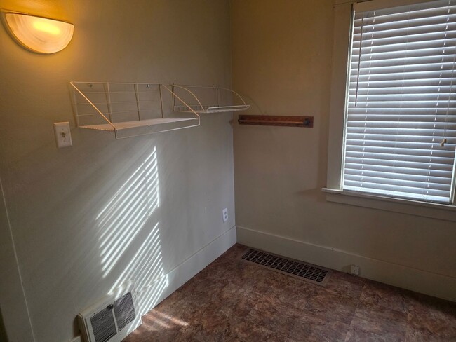 Building Photo - 3-Bedroom, 1-Bathroom Home with Basement & Garage – $1,375/Month | Accepting Section 8