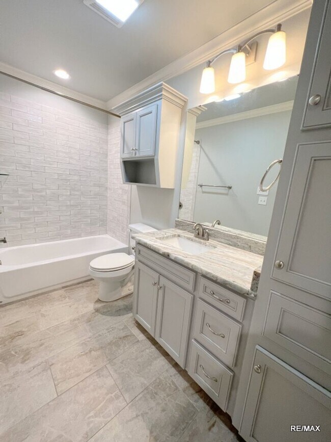 Building Photo - EXQUISITE HOME IN ST. CHARLES COURT OF NOR...