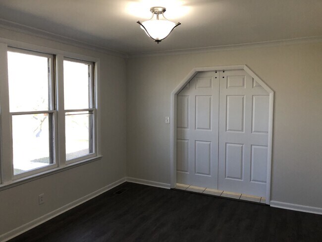 Building Photo - 3BD 1.5 BA HOUSE with Bonus Room  AVAILABL...